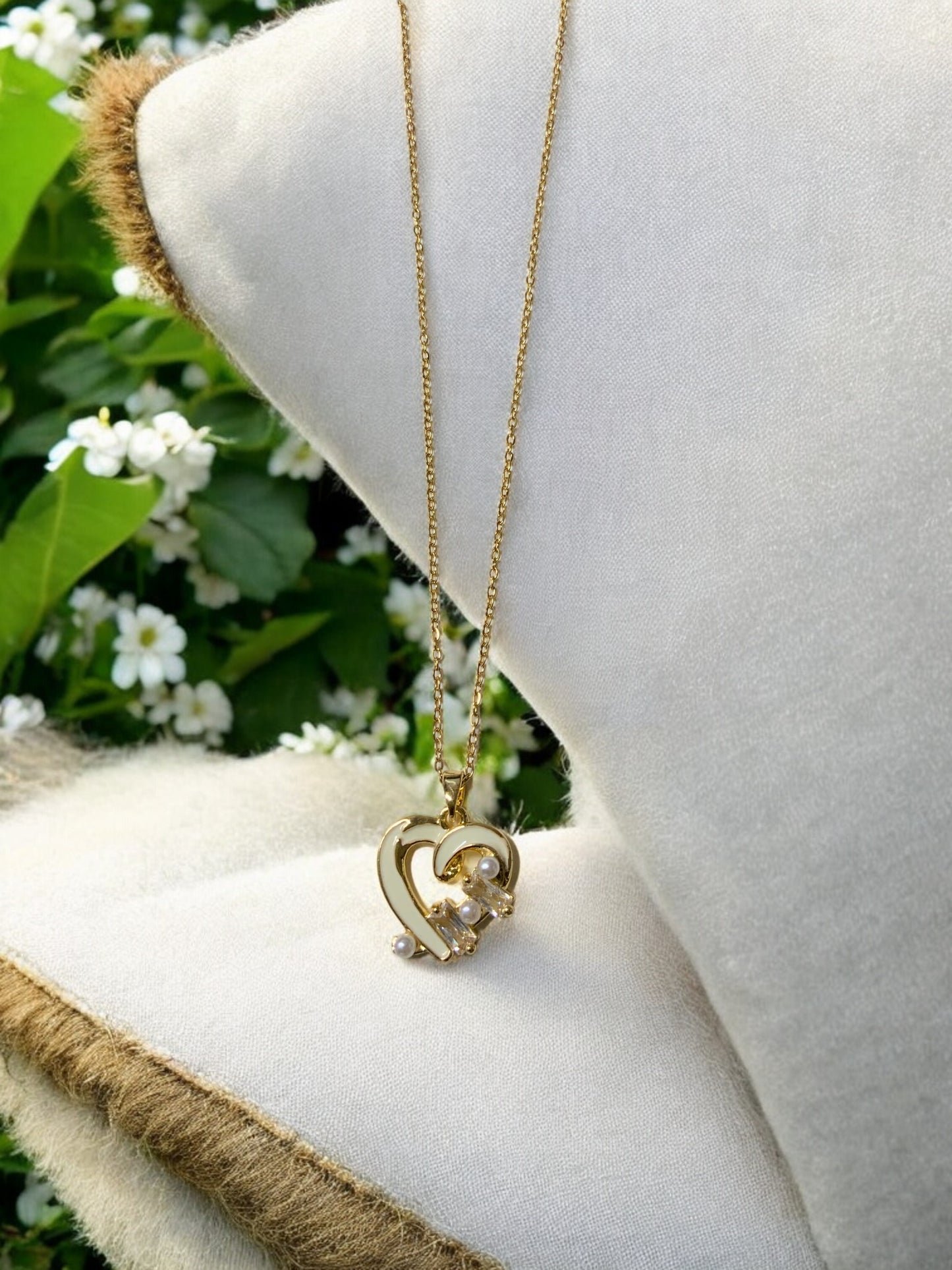 GOLDEN HEART PEARL PENDANT NECKLACE