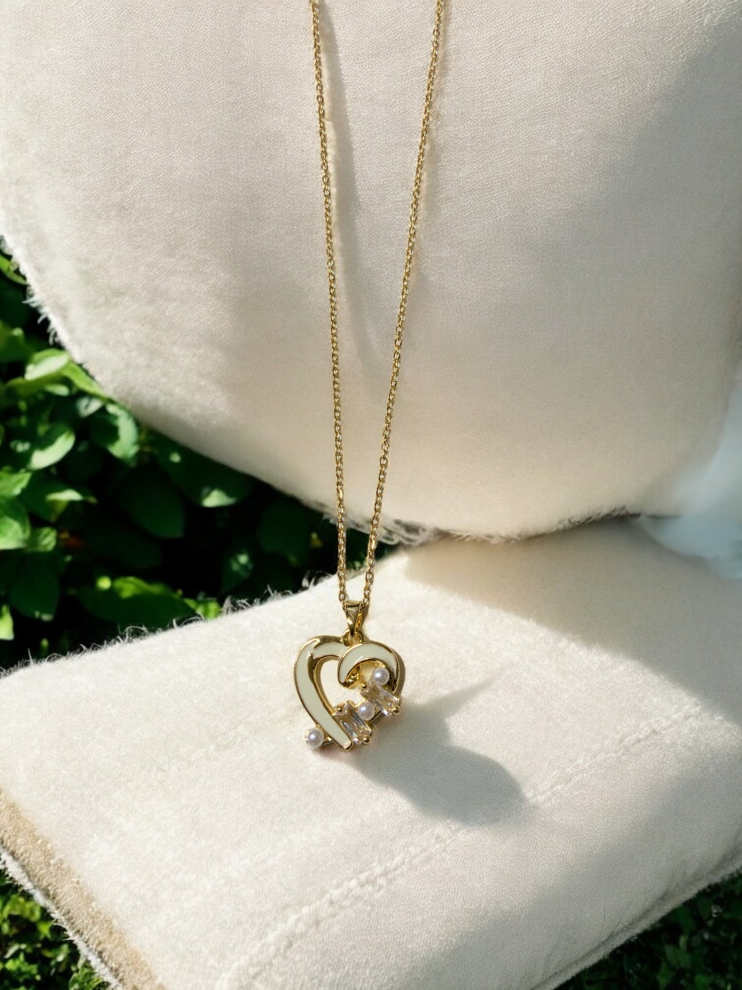 GOLDEN HEART PEARL PENDANT NECKLACE