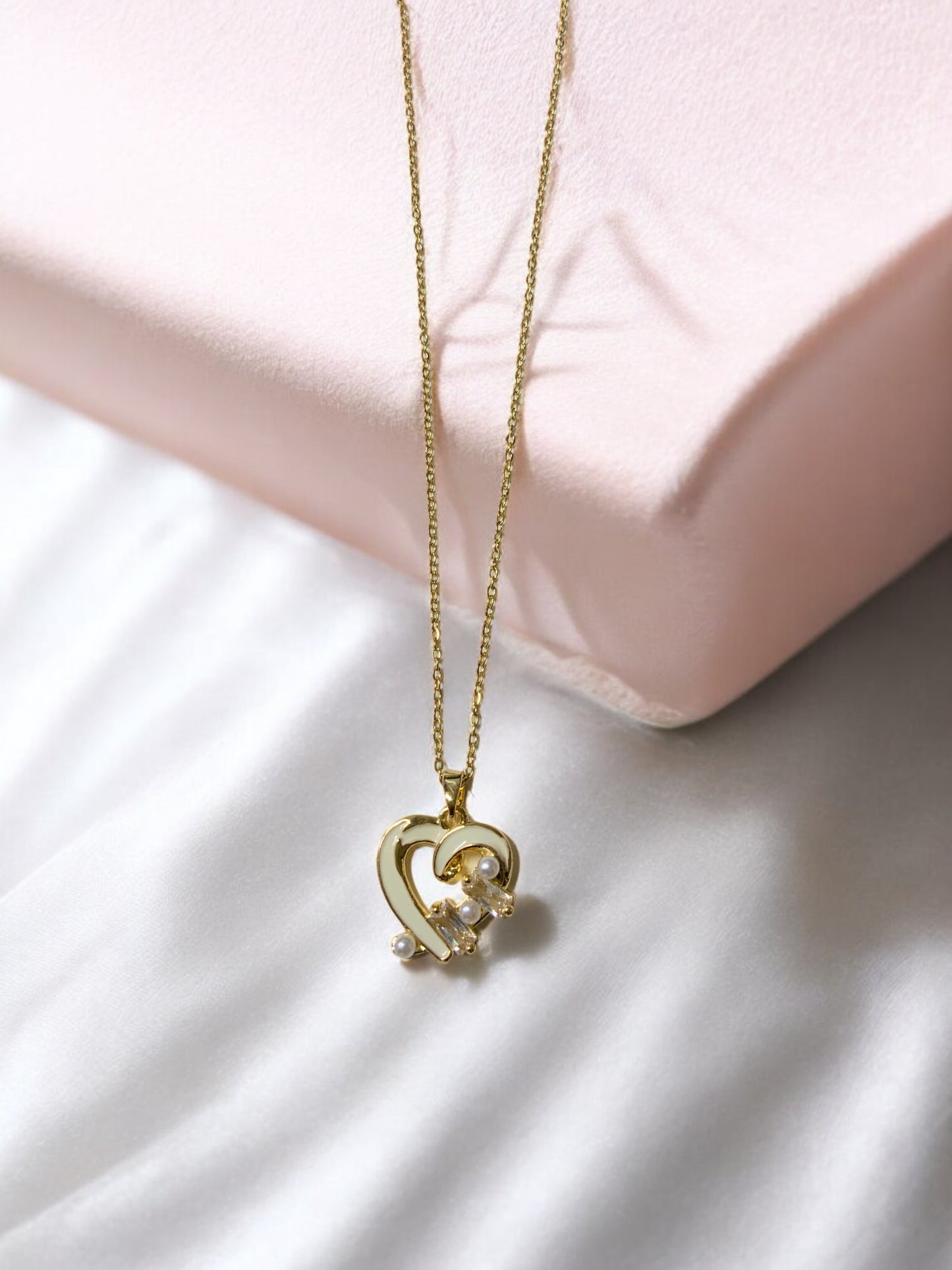 GOLDEN HEART PEARL PENDANT NECKLACE
