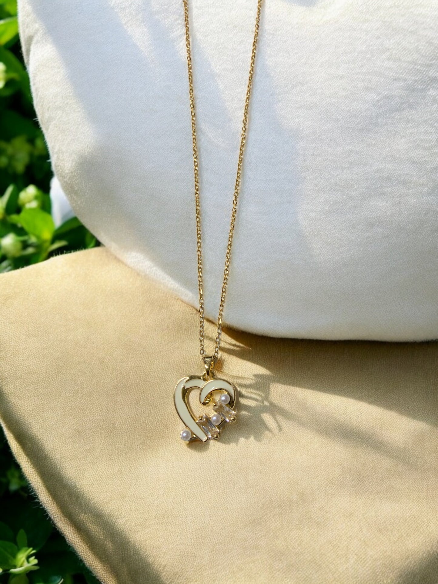 GOLDEN HEART PEARL PENDANT NECKLACE