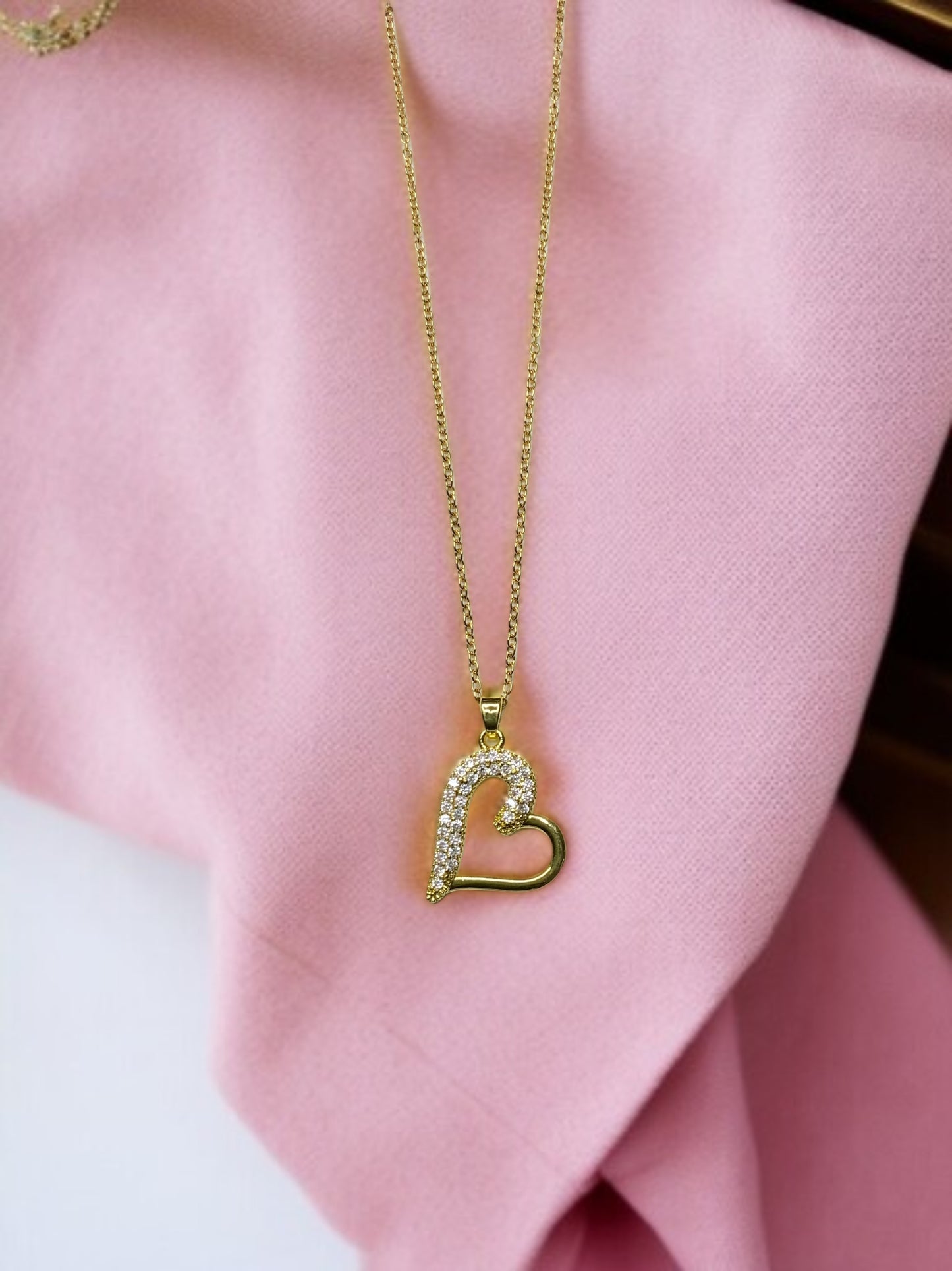 ASYMMETRICAL HEART PENDANT NECKLACE