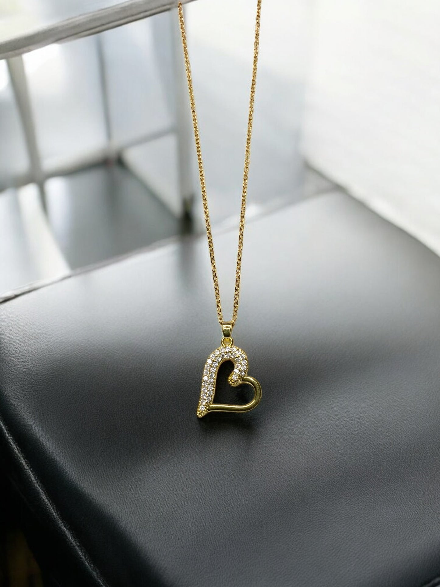 ASYMMETRICAL HEART PENDANT NECKLACE
