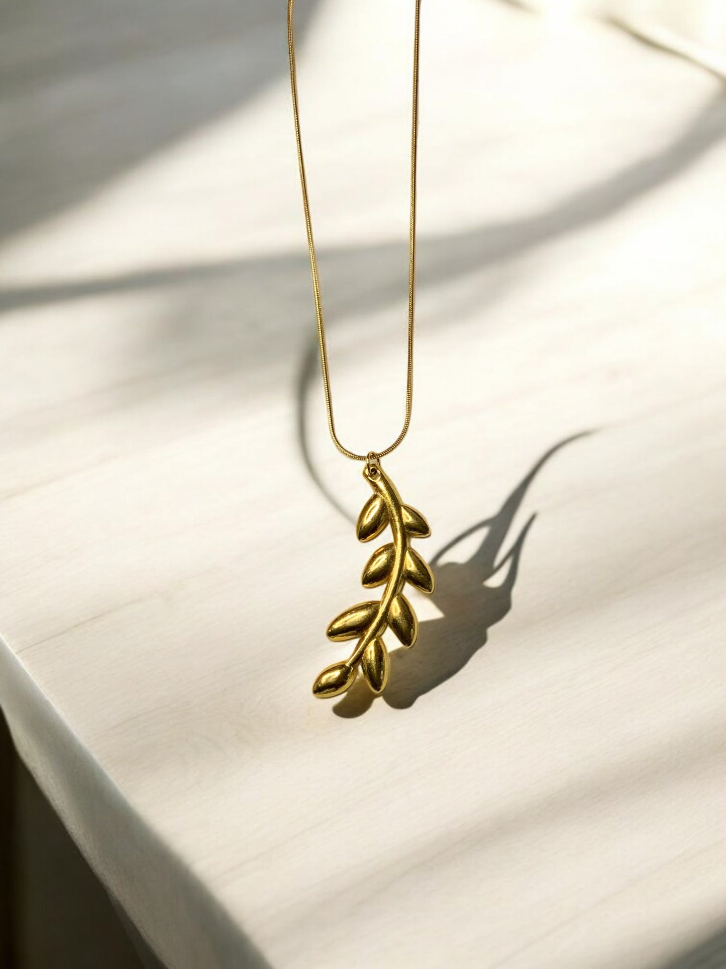 GOLDEN OLIVE LEAF PENDANT NECKLACE