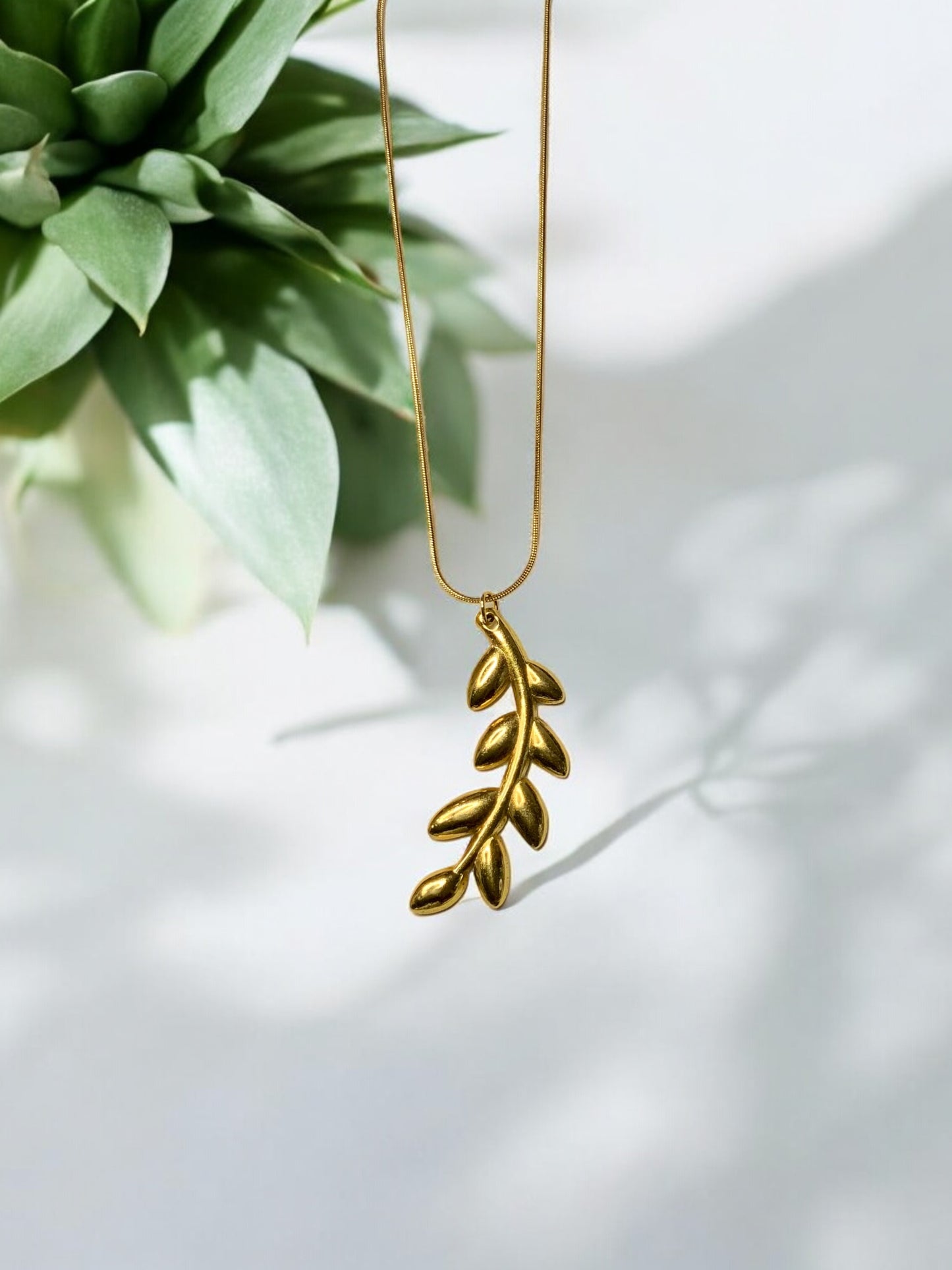 GOLDEN OLIVE LEAF PENDANT NECKLACE