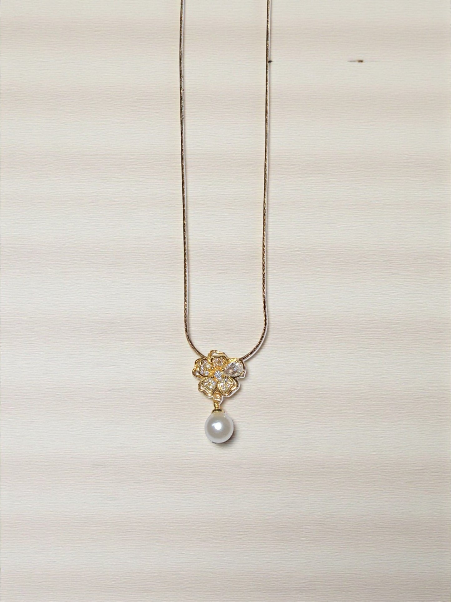 BLOSSOM PEARL DROP NECKLACE