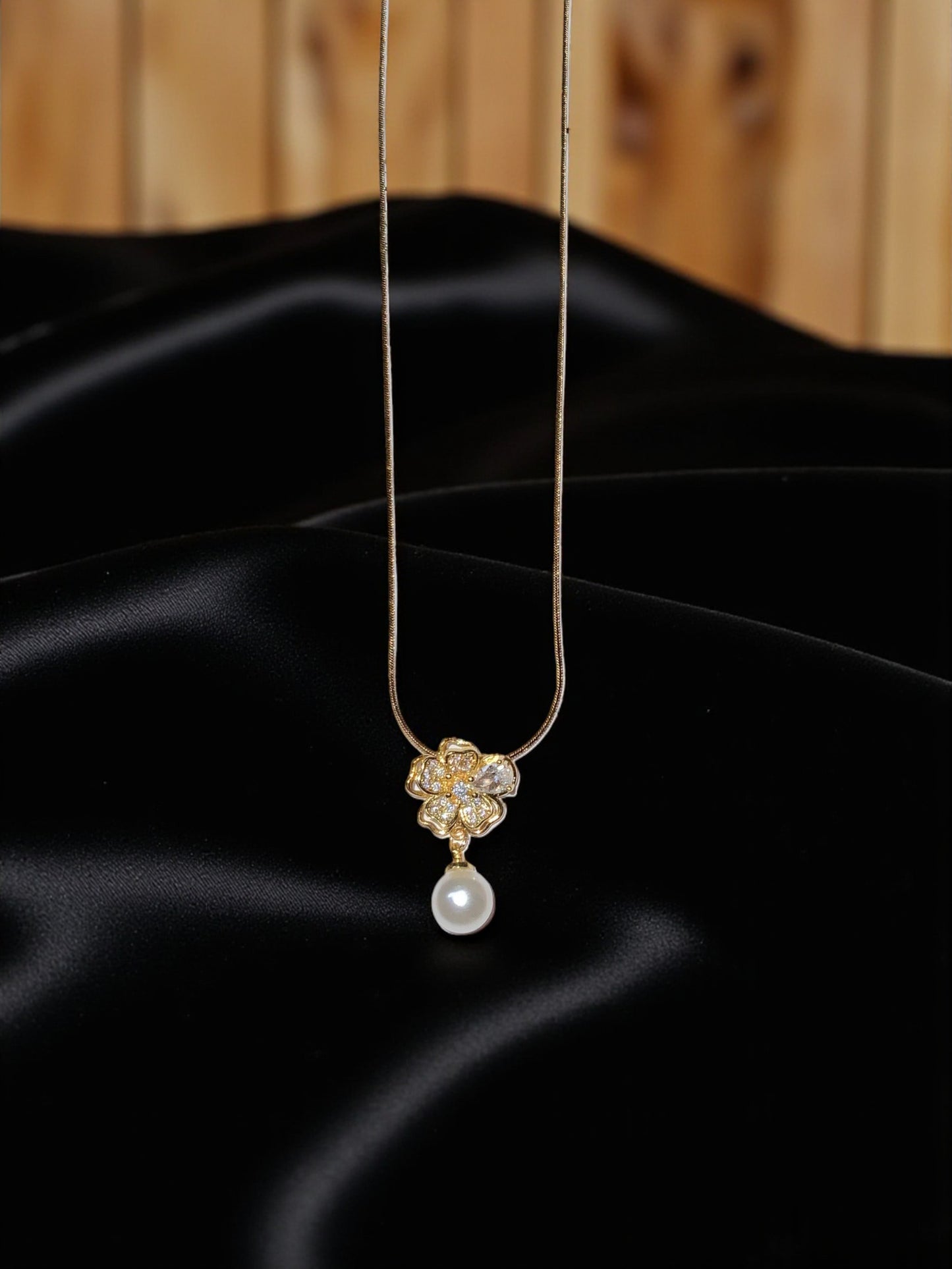 BLOSSOM PEARL DROP NECKLACE