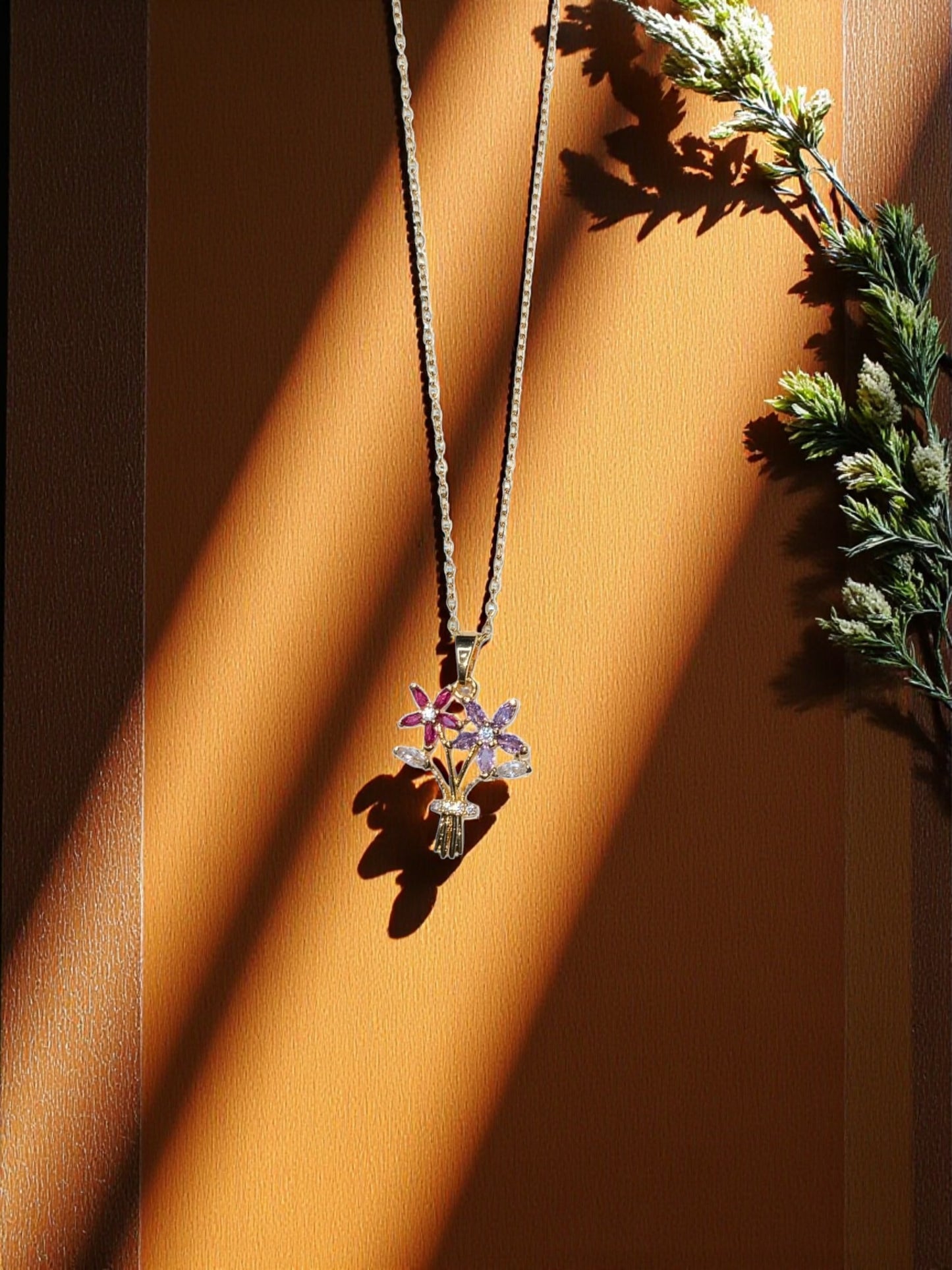 BLOOMING BOUQUET PENDANT NECKLACE