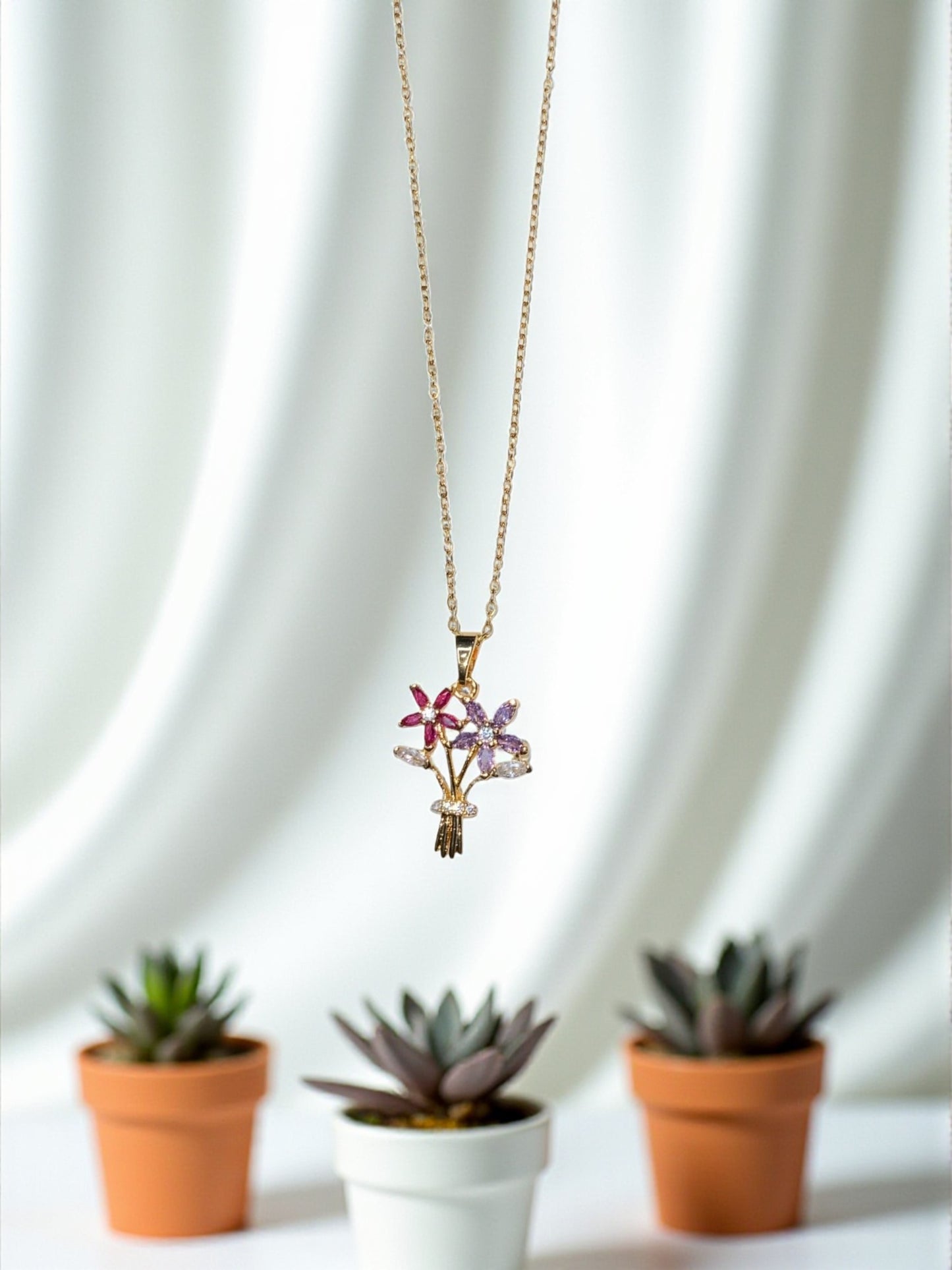 BLOOMING BOUQUET PENDANT NECKLACE
