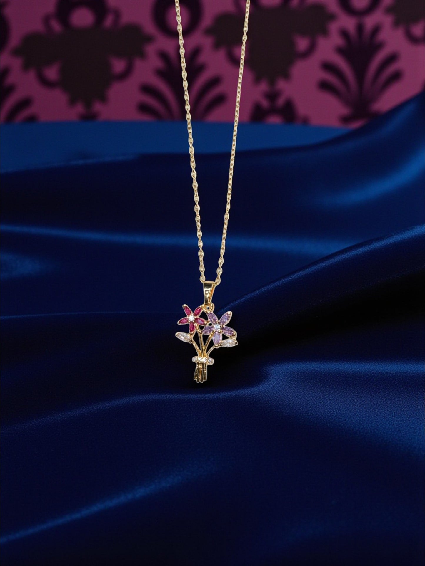 BLOOMING BOUQUET PENDANT NECKLACE
