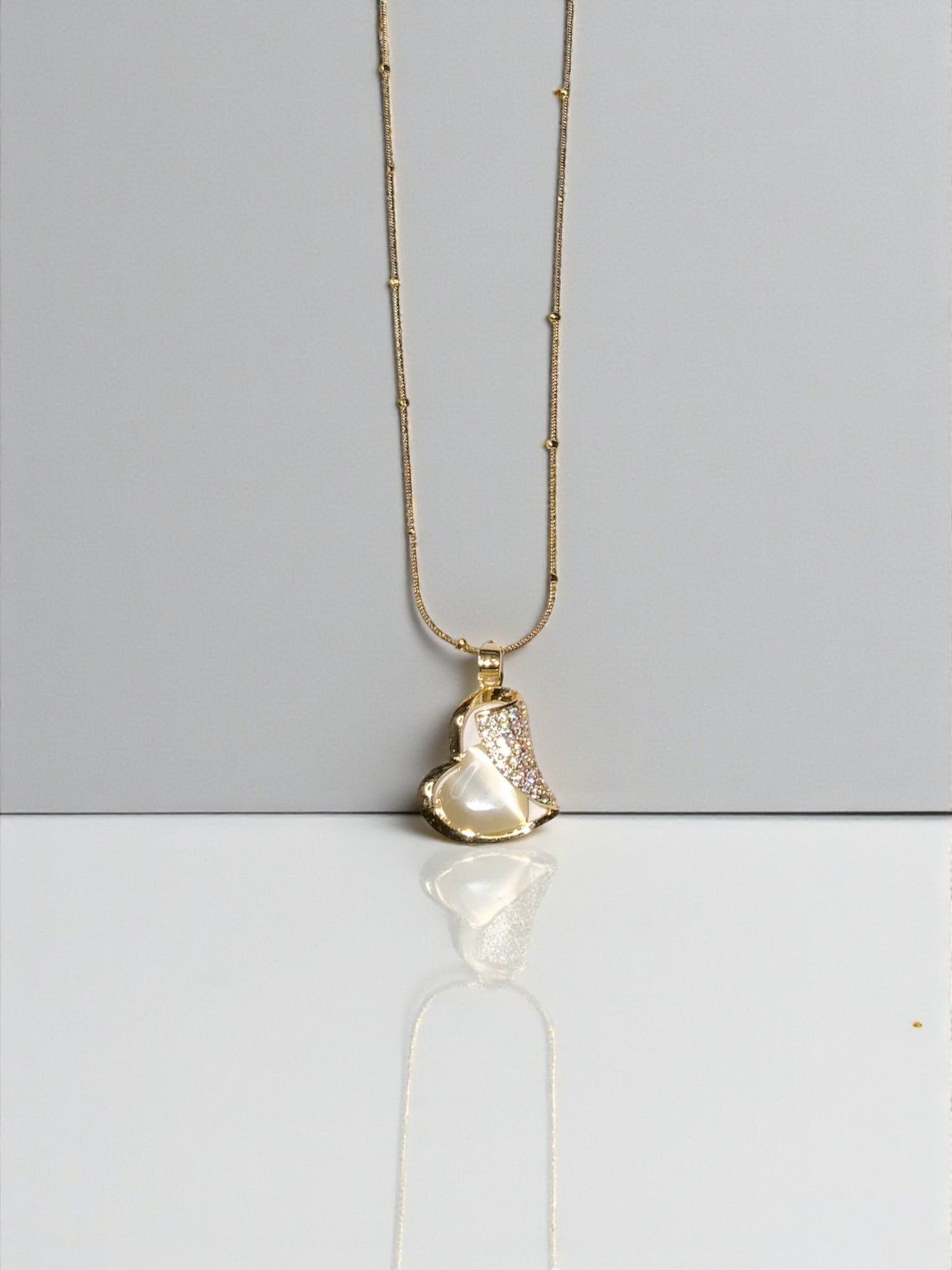 GOLDEN HEART PENDANT NECKLACE