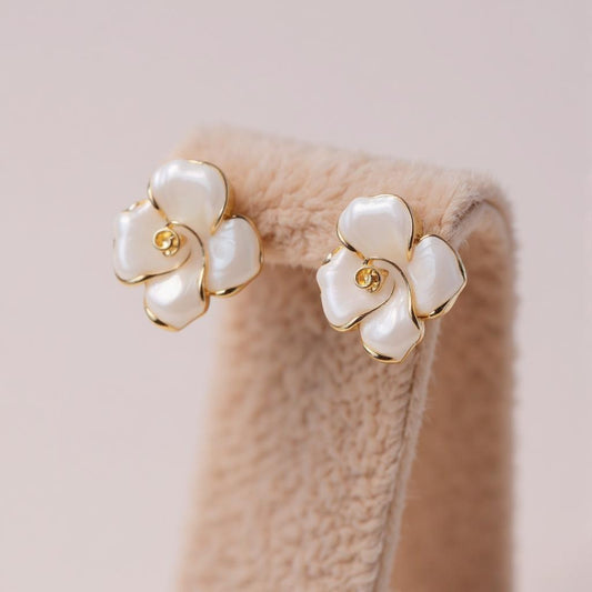 IVORY BLOOM ENAMEL FLOWER STUD EARRINGS