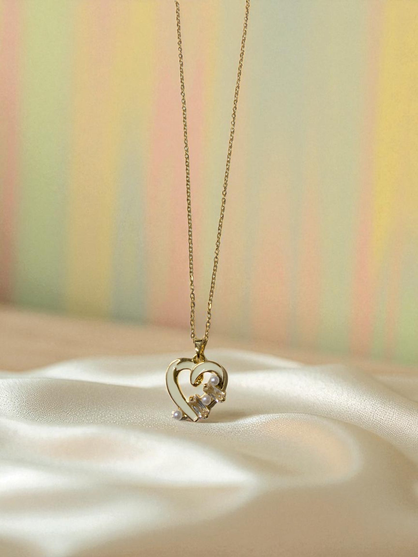 GOLDEN HEART PEARL PENDANT NECKLACE