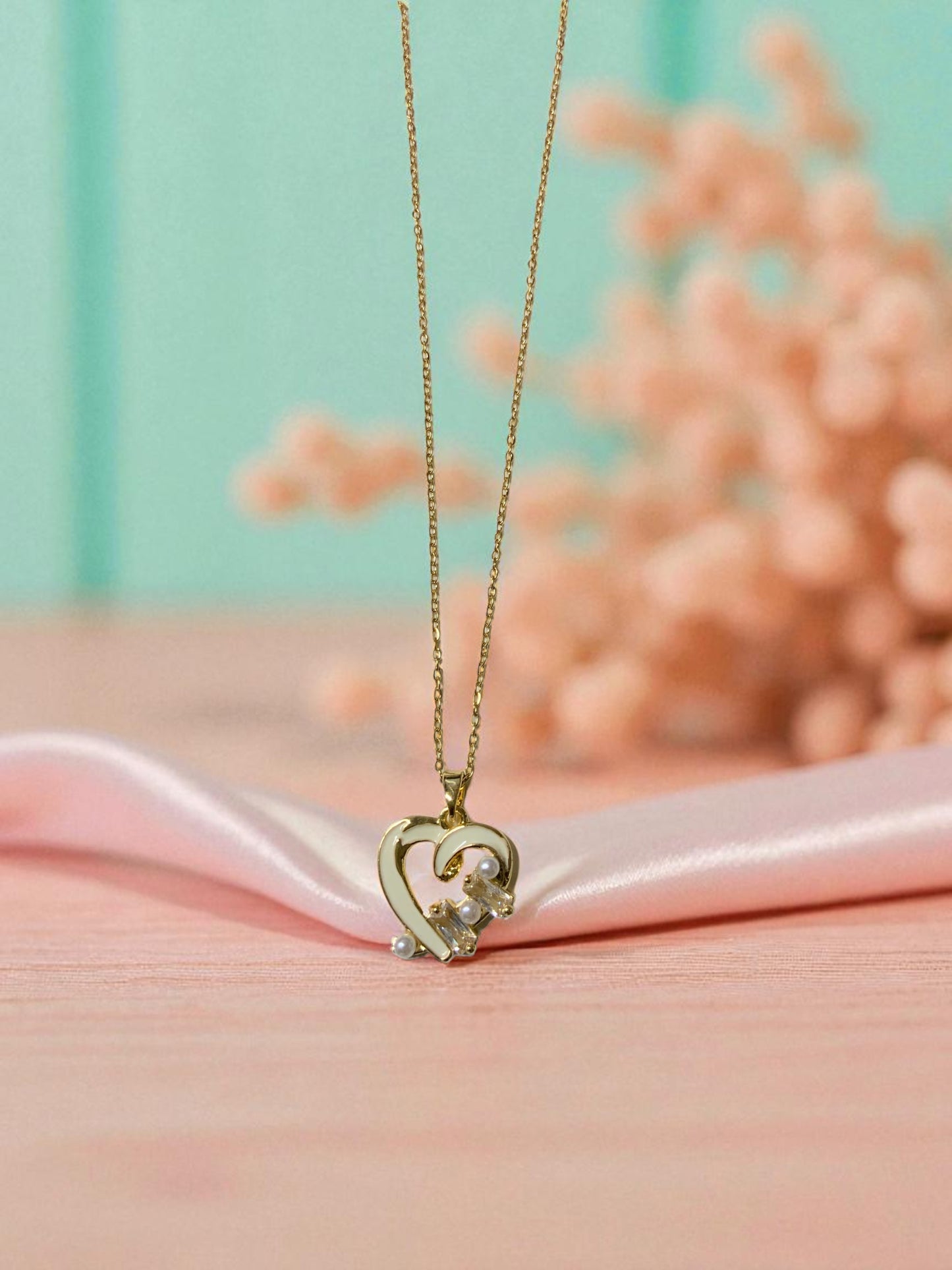 GOLDEN HEART PEARL PENDANT NECKLACE