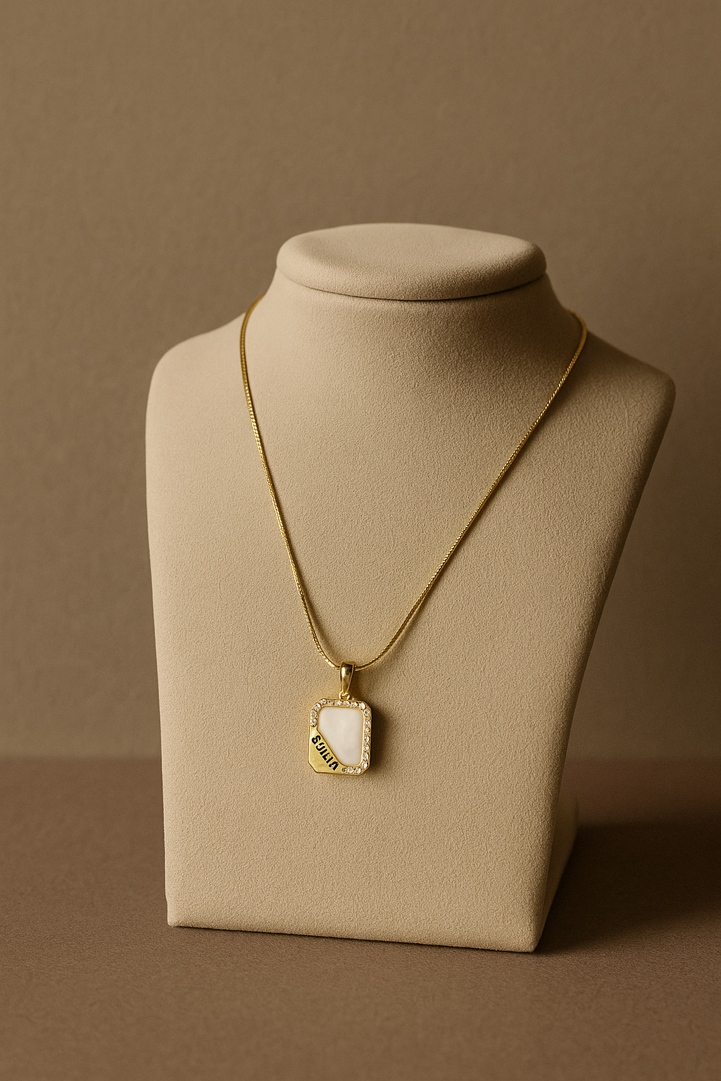 GOLDEN SQUARE PENDANT NECKLACE