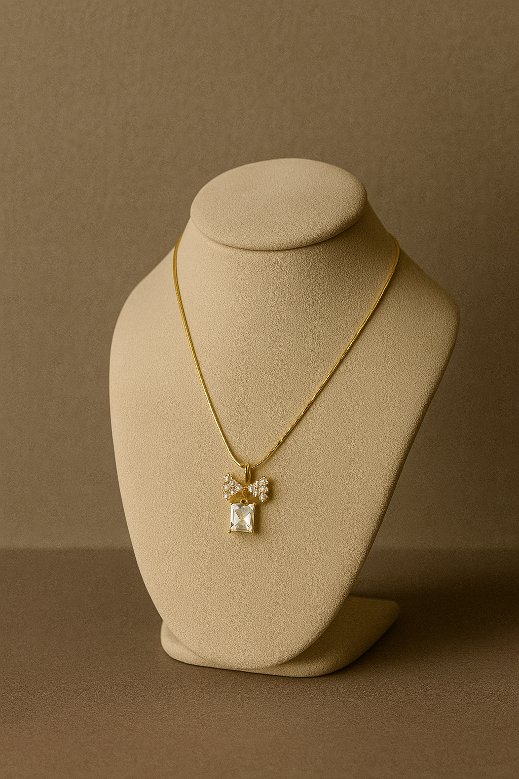 GOLDEN BOW PENDANT NECKLACE