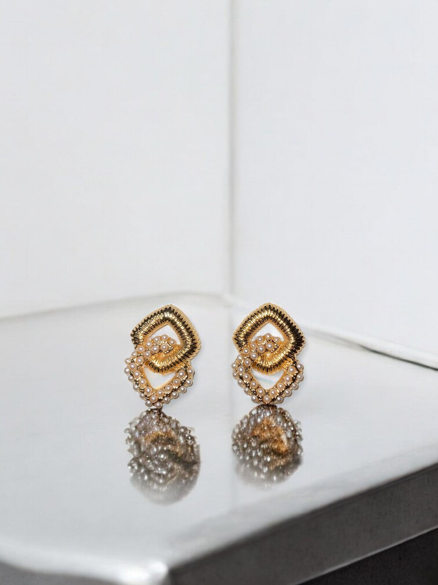 GOLD & PEARL EARRINGS