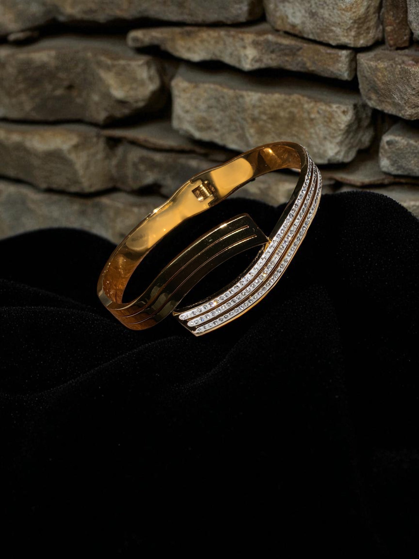 WAVE EDGE CRYSTAL ACCENT CUFF BRACELET