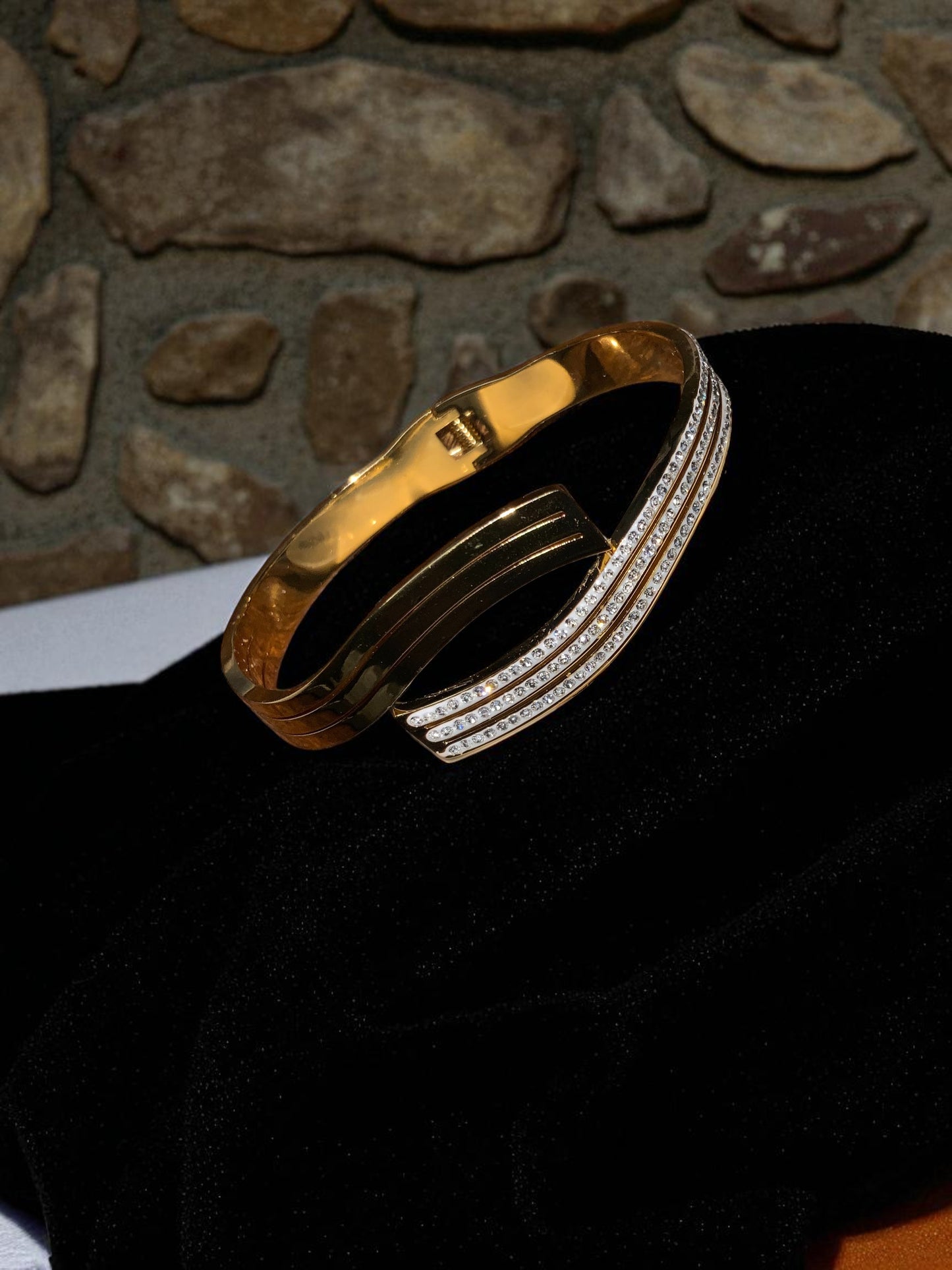 WAVE EDGE CRYSTAL ACCENT CUFF BRACELET