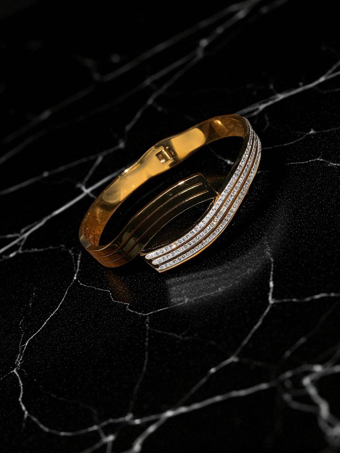 WAVE EDGE CRYSTAL ACCENT CUFF BRACELET