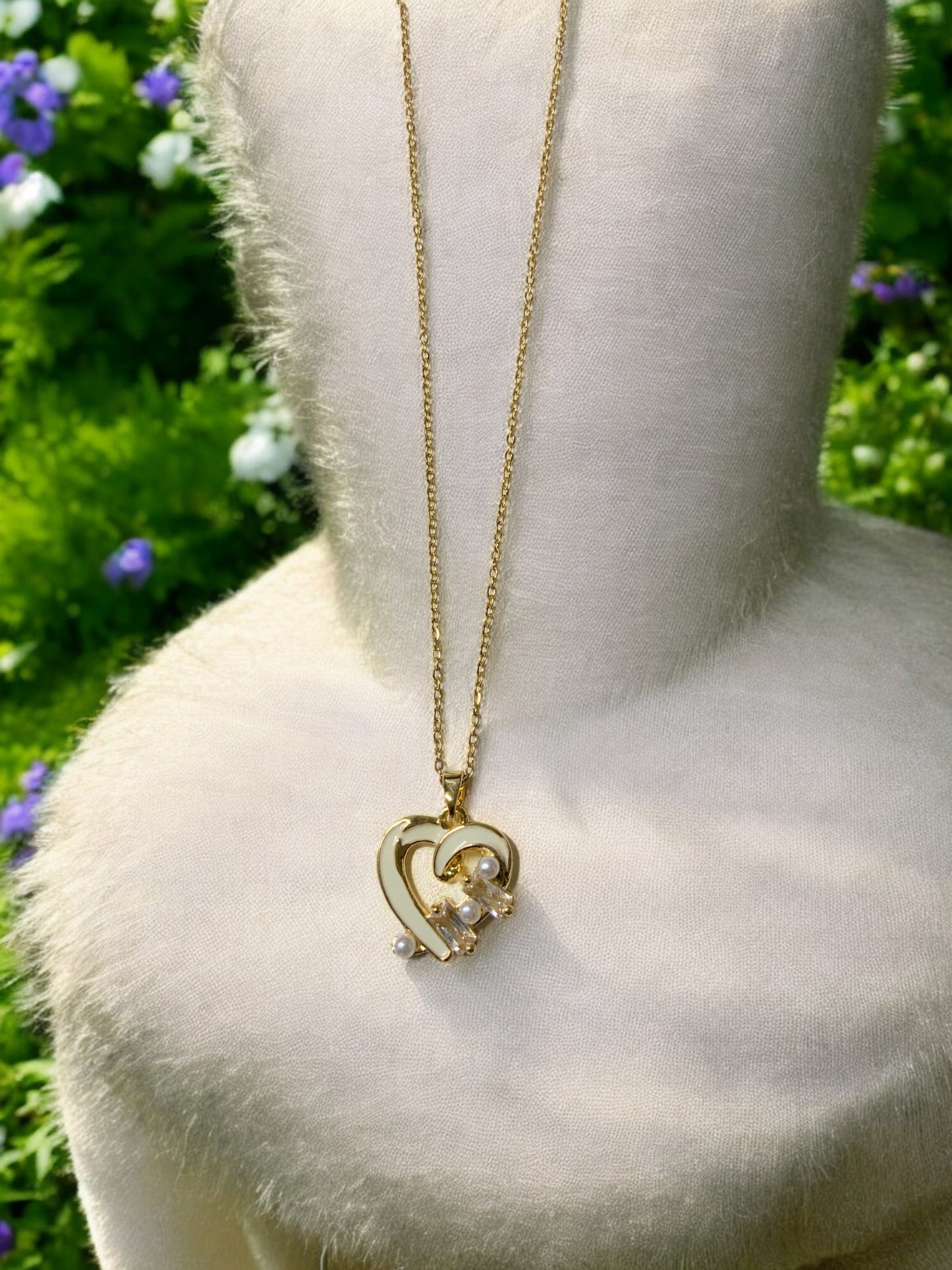 GOLDEN HEART PEARL PENDANT NECKLACE