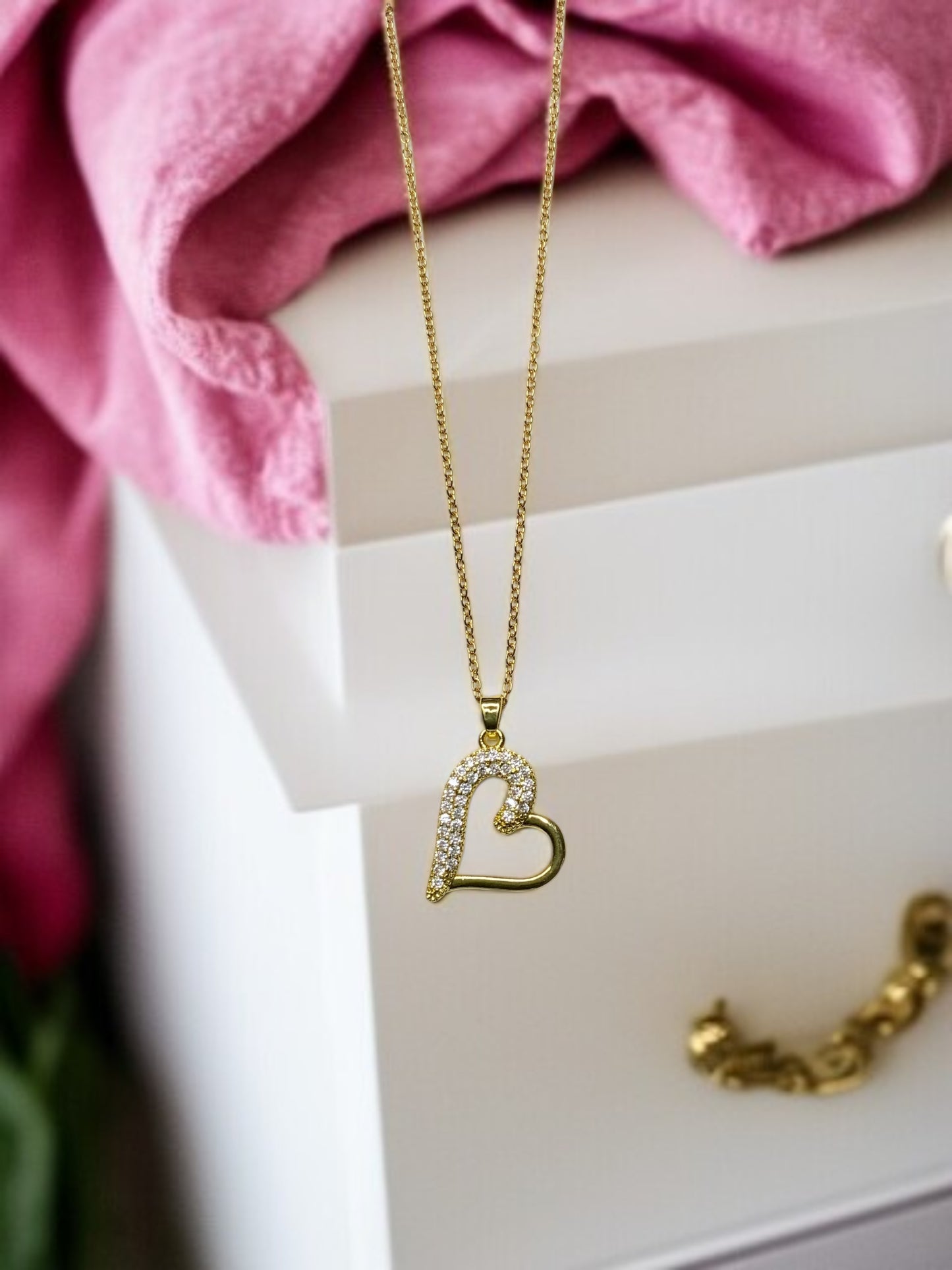 ASYMMETRICAL HEART PENDANT NECKLACE