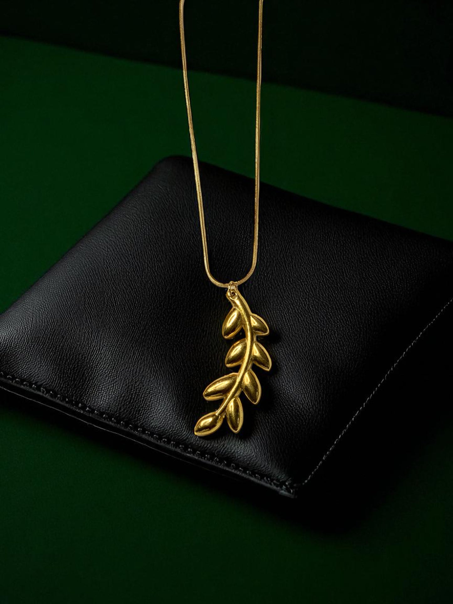GOLDEN OLIVE LEAF PENDANT NECKLACE