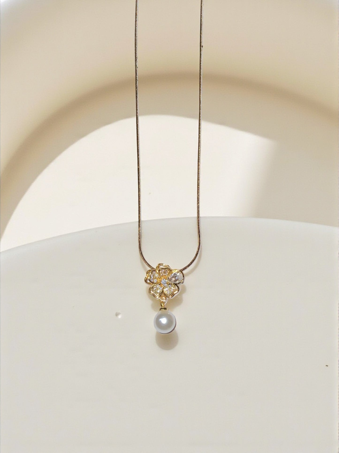 BLOSSOM PEARL DROP NECKLACE