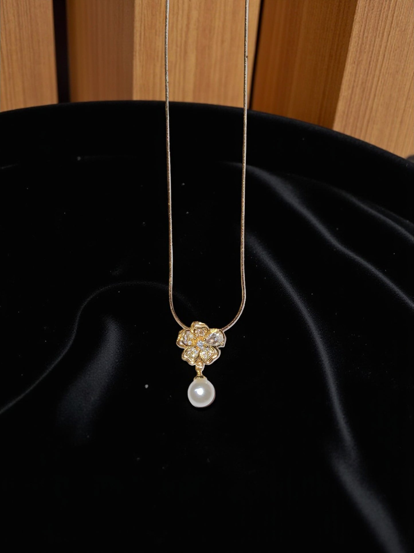 BLOSSOM PEARL DROP NECKLACE