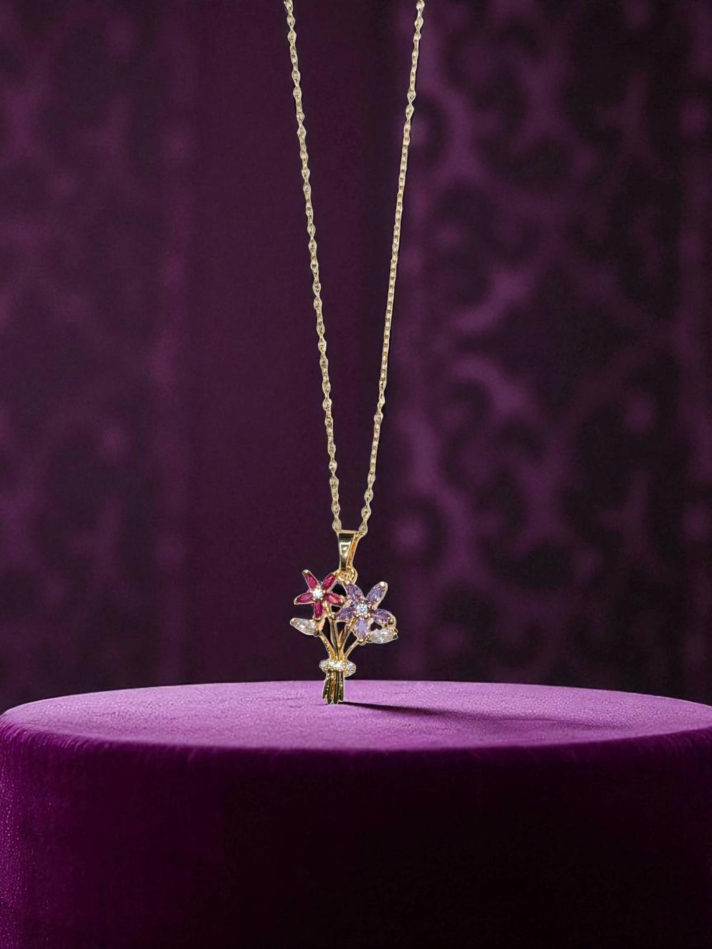 BLOOMING BOUQUET PENDANT NECKLACE