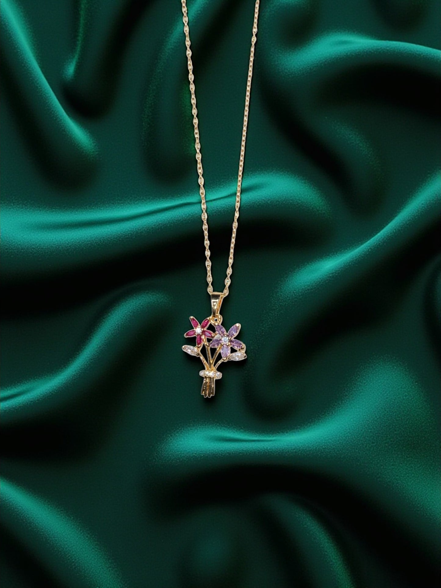 BLOOMING BOUQUET PENDANT NECKLACE