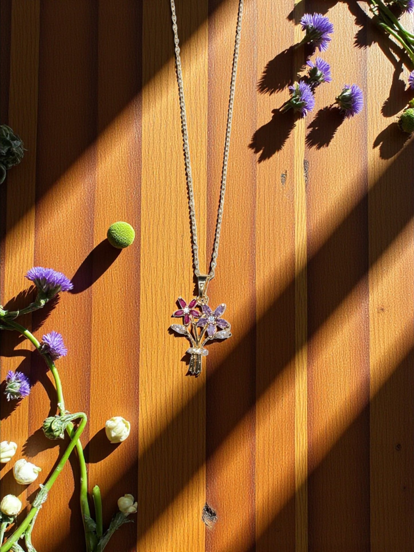 BLOOMING BOUQUET PENDANT NECKLACE