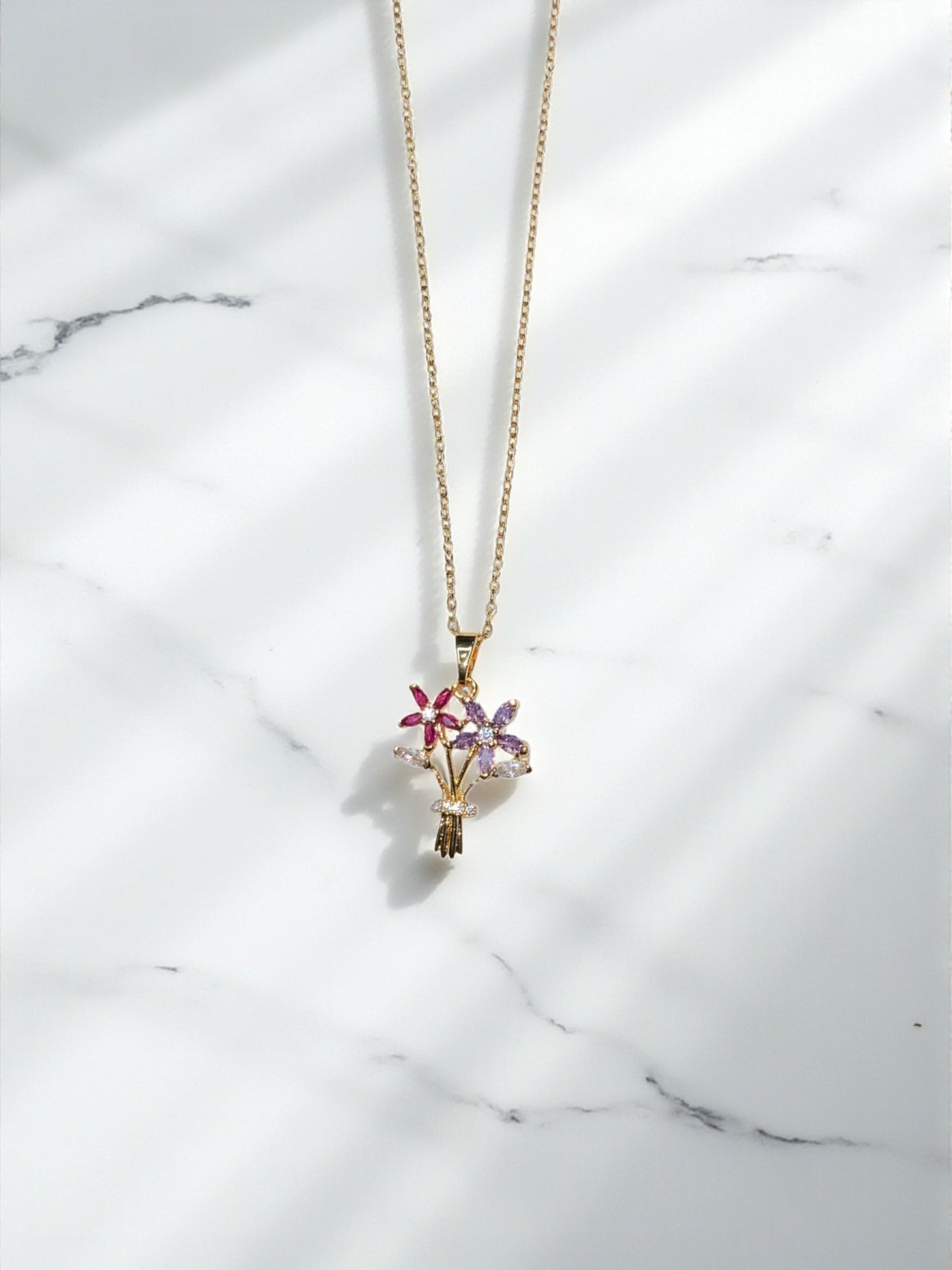 BLOOMING BOUQUET PENDANT NECKLACE