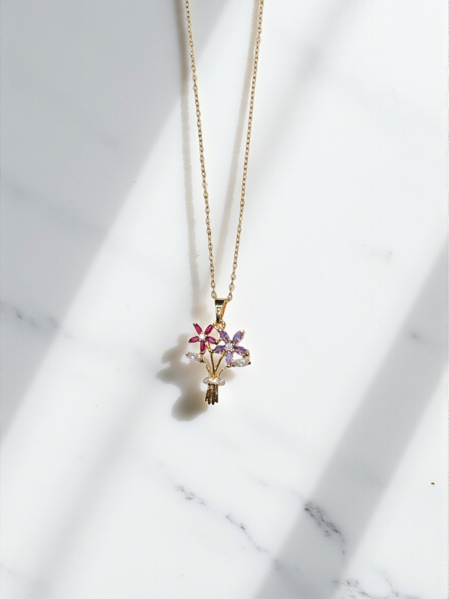 BLOOMING BOUQUET PENDANT NECKLACE
