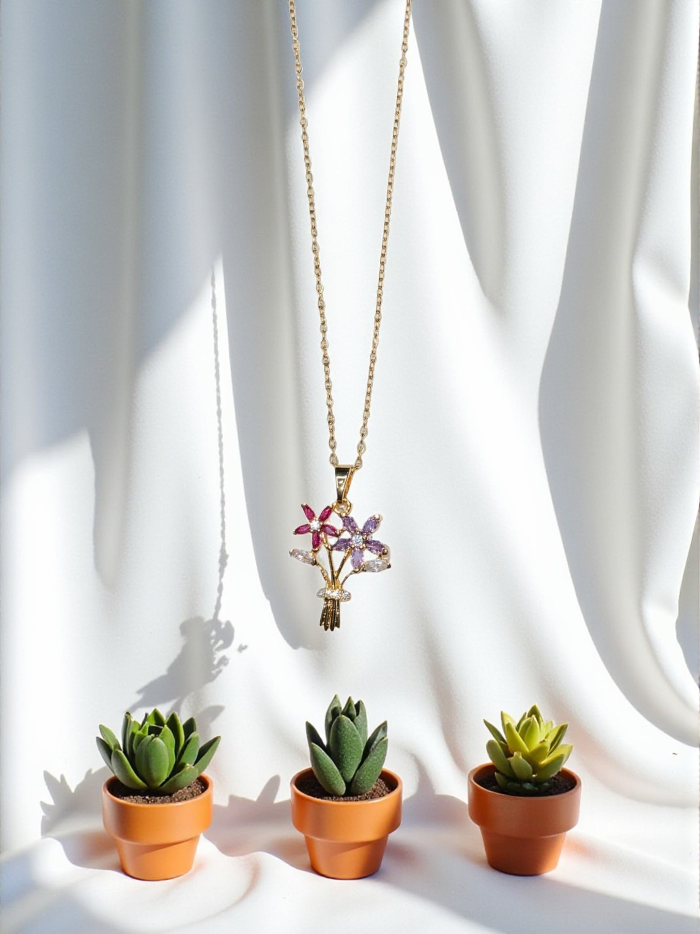 BLOOMING BOUQUET PENDANT NECKLACE