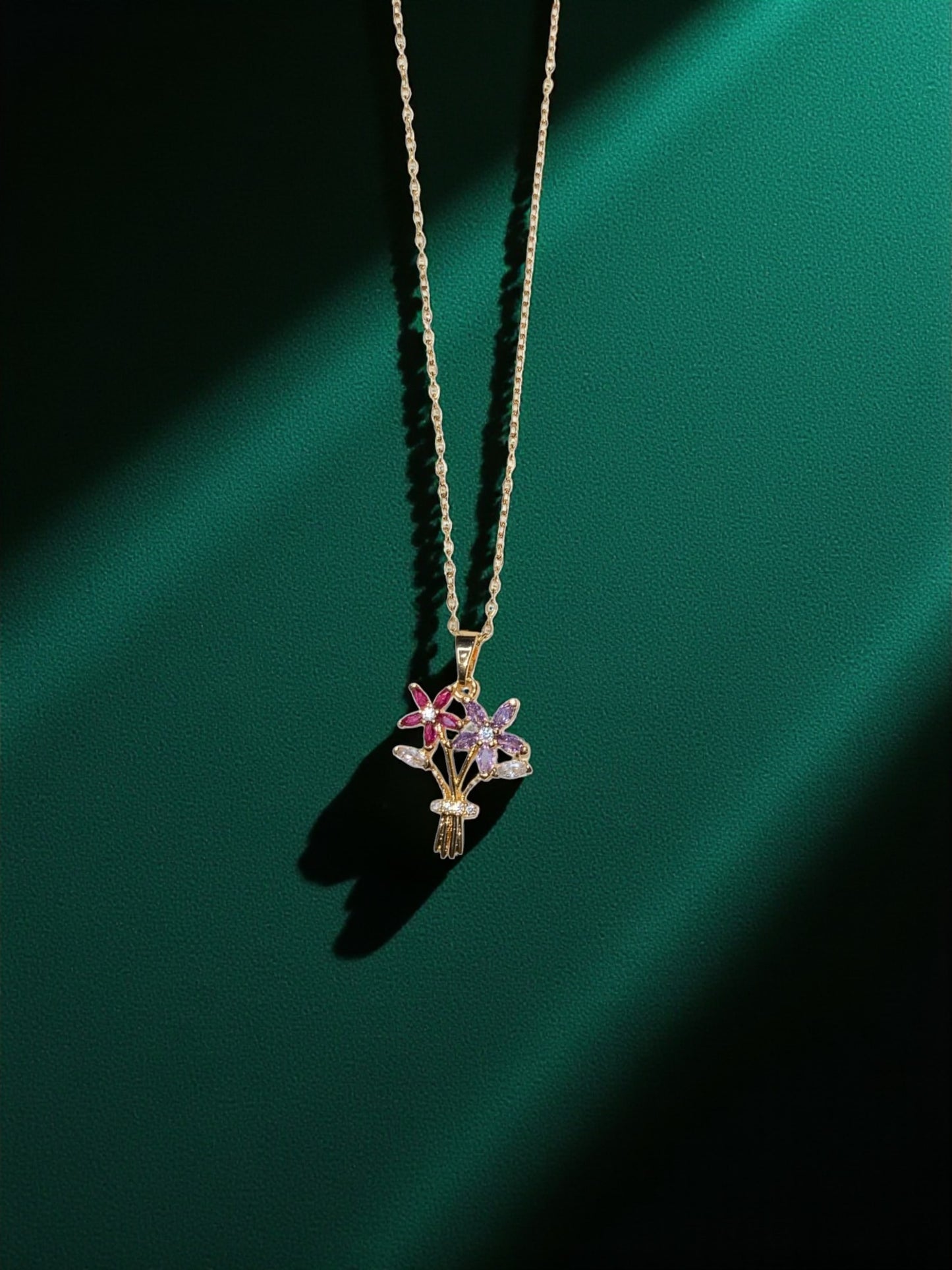 BLOOMING BOUQUET PENDANT NECKLACE