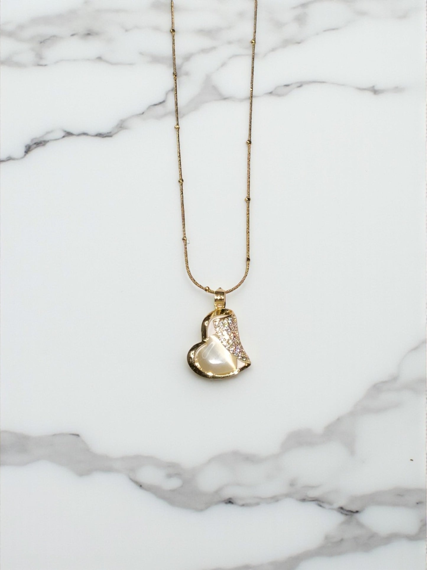 GOLDEN HEART PENDANT NECKLACE