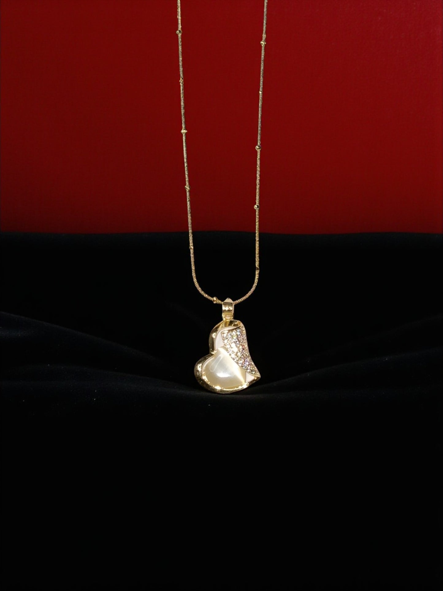 GOLDEN HEART PENDANT NECKLACE