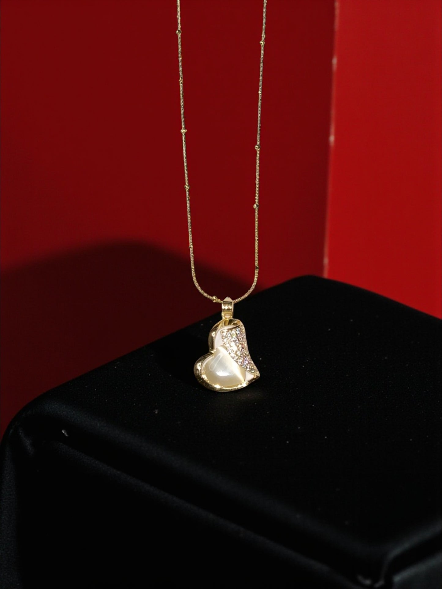 GOLDEN HEART PENDANT NECKLACE
