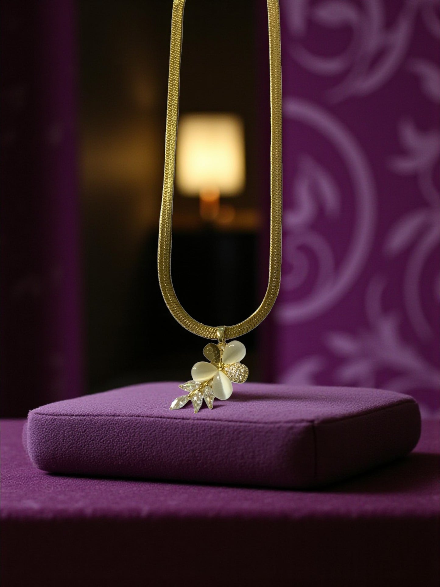 FLORAL PENDANT NECKLACE