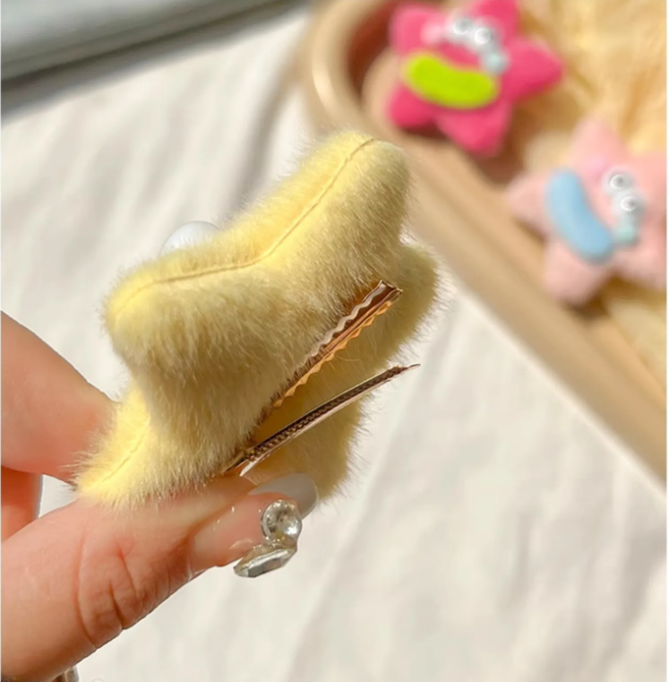 GIRLY HEART PLUSH DUCKBILL CLIP
