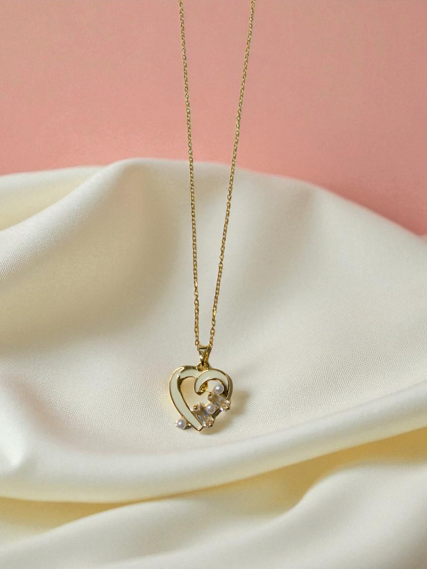 GOLDEN HEART PEARL PENDANT NECKLACE