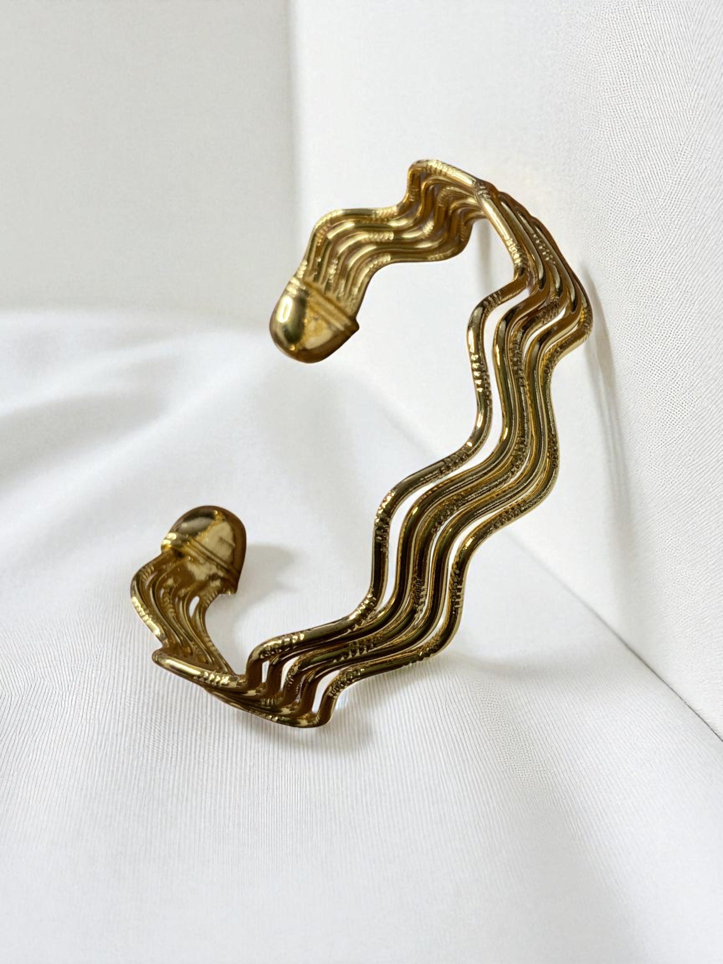 GOLDEN WAVE TEXTURED OPEN CUFF