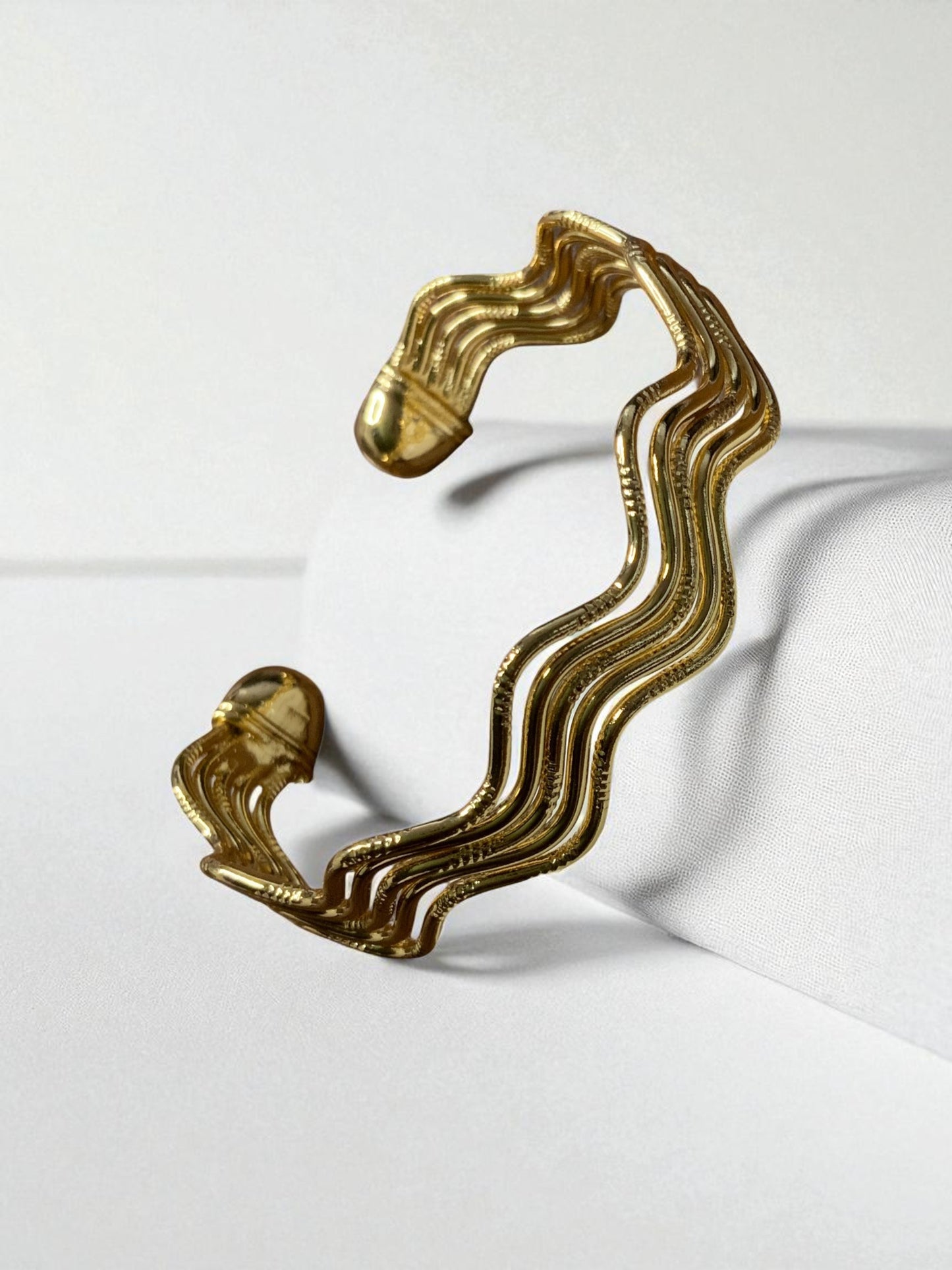 GOLDEN WAVE TEXTURED OPEN CUFF