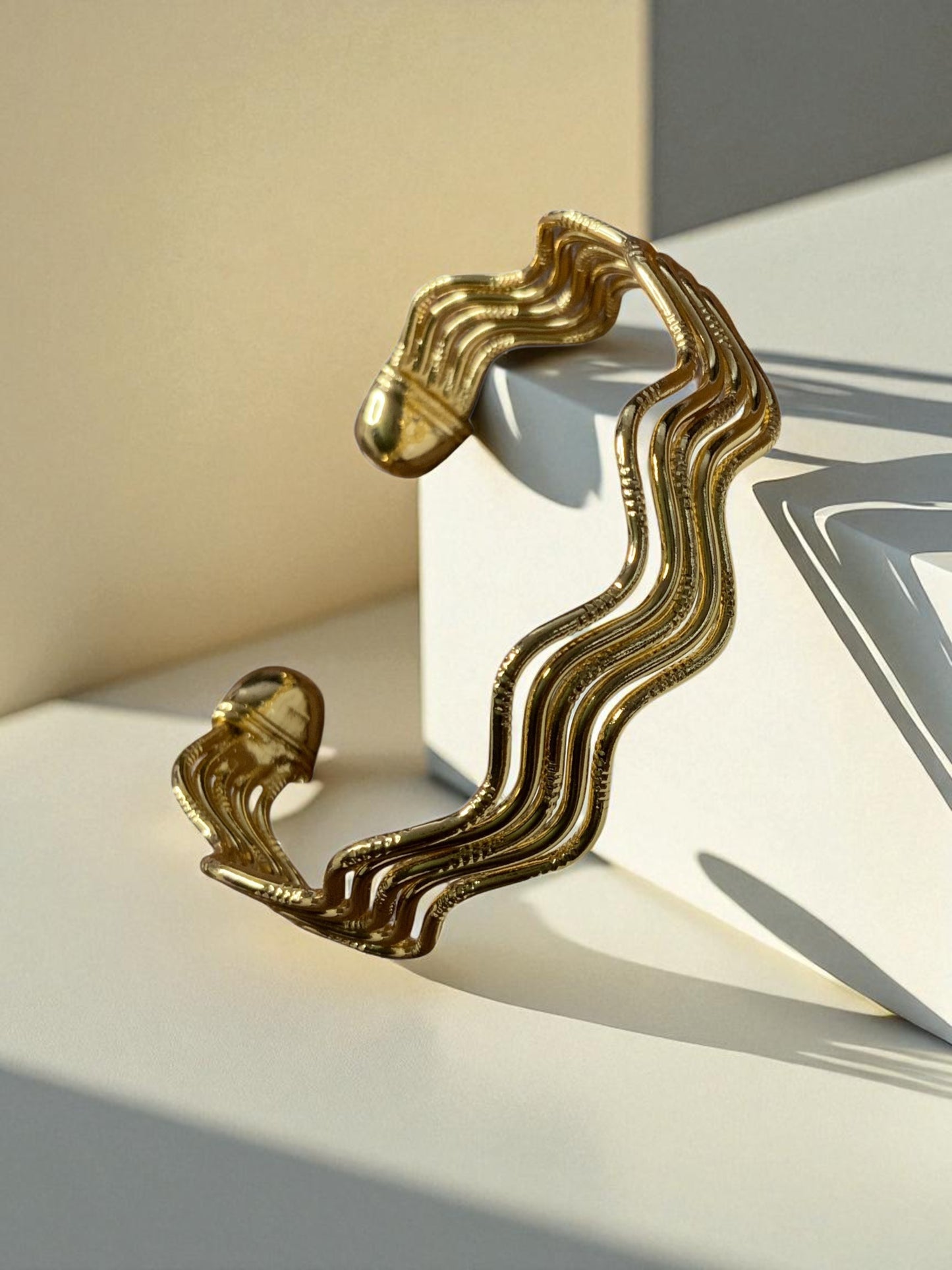 GOLDEN WAVE TEXTURED OPEN CUFF